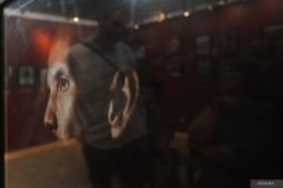 Pameran foto tentang musisi Gombloh