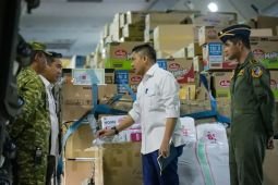 Seskab Teddy tinjau pengiriman 31 ton bantuan logistik ke NTT