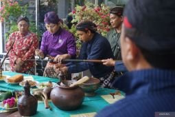 Trenggalek gelar tradisi jamasan pusaka jelang Hari Jadi ke-832
