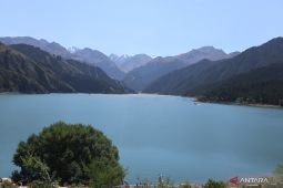 Wisata ke "danau surgawi" di Xinjiang