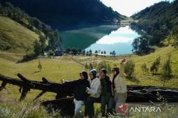 Mount Semeru trails closed after forest fires, 170 climbers evacuated