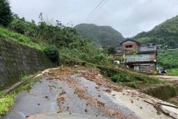 Ratusan orang terisolasi akibat longsor di Nagano