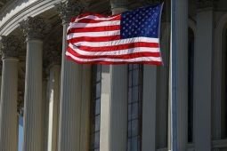 AS tangguhkan seluruh permohonan visa imigran