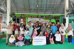KAI Daop 7 Madiun salurkan dana TJSL Rp123,126 juta