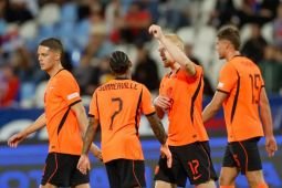 Belanda tundukkan Serbia 2-1