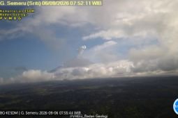 Semeru erupsi dengan letusan setinggi 1.000 meter di atas puncak