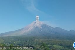 Semeru erupsi 3 kali dengan tinggi letusan hingga 1.000 meter