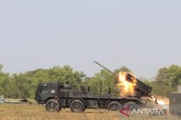 Marinir TNI AL tampilkan peluncur roket MLRS Vampire pada ajang SGS