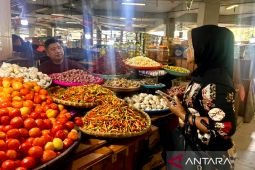 Harga pangan Jumat ini, cabai rawit Rp99.250/kg dan telur ayam Rp31.950/kg