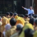 Wali Kota Surabaya larang sekolah negeri jual seragam