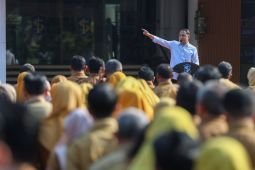 Wali Kota Surabaya larang sekolah negeri jual seragam