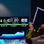 Selasa ini IHSG dibuka menguat 7,61 poin ke posisi 6.392