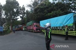 Puluhan personel Ditlantas bantu urai kemacetan di Pelabuhan Ketapang