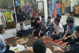 Mahasiswa Jepang dan Malaysia belajar membatik di Probolinggo