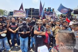 Pedagang Pasar Tanjung Jember unjuk rasa sampaikan tujuh tuntutan