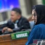Bupati Pekalongan Fadia Arafiq dituntut 5 tahun penjara