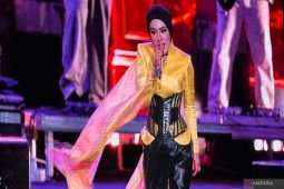 Tujuh tahun menjaga keluarga, Syahrini kembali bernyanyi