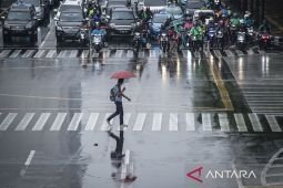 Hujan petir mengintai sejumlah kota besar di Indonesia