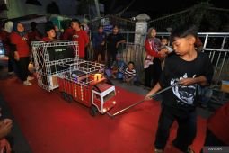 Parade miniatur truk sound system di Kota Kediri