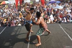Tradisi  Ojung di Situbondo