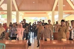 Mahasiswa KKNT UNESA 2026 serahkan website UMKM Desa Selotinatah