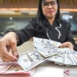 Rupiah menguat seiring potensi BI tahan suku bunga