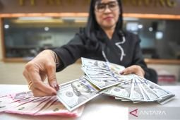 Rupiah menguat seiring potensi BI tahan suku bunga