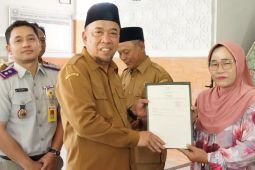 Pemkab Magetan serahkan 451 sertifikat tanah PTSL warga Kartoharjo