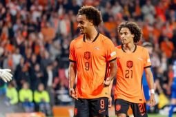 Belanda kalahkan Serbia 2-1