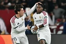 Madrid kalahkan Roma 4-3