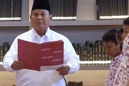 Prabowo pimpin siswa SD baca teks Sumpah Pemuda
