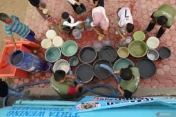 Penyaluran bantuan air bersih Kauje di Tulungagung
