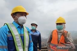Pemprov Jatim gunakan pengeboman air guna padamkan api TPA Supit Urang