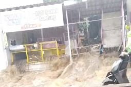 BPBD Kota Batu tangani banjir luapan di beberapa titik