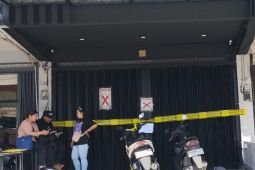 Pemkot Surabaya segel toko miras ilegal di Barata Jaya
