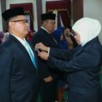 Khofifah sematkan 528 Tanda Kehormatan Satyalancana kepada ASN Jatim