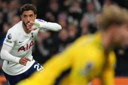 Tottenham kalahkan Coventry 3-1