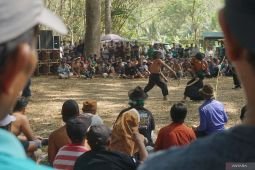 Seniman Jajar Trenggalek lestarikan tradisi Tiban saat kemarau
