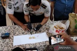 Ayam goreng jadi tempat persembunyian sabu di Lapas Surabaya