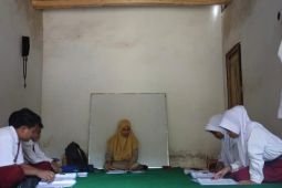 Semangat belajar di tengah keterbatasan sarana pendidikan