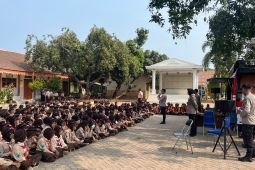 Personel Polres Situbondo edukasi pelajar dari aksi perundungan