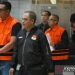 KPK: Tong biru berisi Rp934 juta ditemukan di rumah adik Bupati Klaten