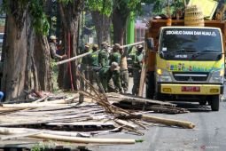 Penertiban bangunan liar di Sidoarjo