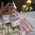 Senin ini rupiah menguat menjadi Rp17.894 per dolar AS