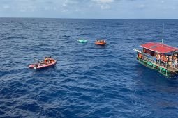 Tim SAR evakuasi 10 korban kapal tenggelam di perairan Sorong Selatan