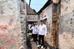 Pemkab Sidoarjo bantu perbaikan dua rumah warga yang terbakar