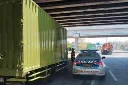 Jasamarga dan polisi tertibkan parkir liar di Tol Surabaya-Gempol