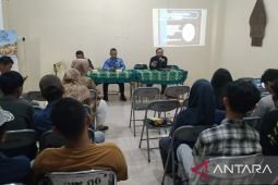 Pegiat antinarkoba sosialisasi bahaya adiksi di Kampung Banyuurip