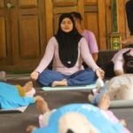 Yoga peringati Hari Kesehatan Mental Sedunia