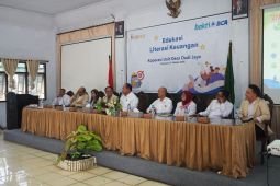 BCA perkuat literasi keuangan ratusan peternak sapi perah di Malang